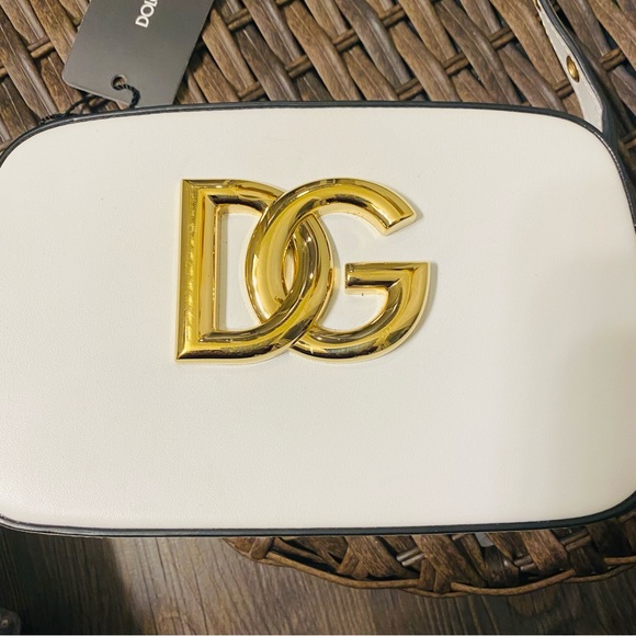 NEW WITH TAGS! 100% Authentic Dolce And Gabbana White Logo Leather Camera Bag - Picture 6 of 13